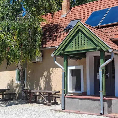 Napraforgó Turistaszálló * Szentbékkálla